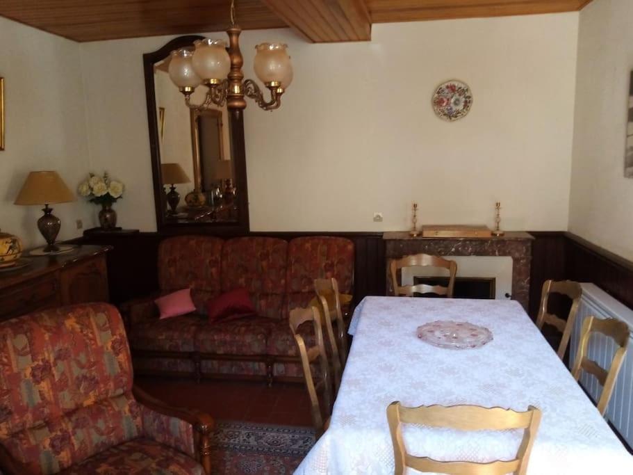 Gite Sous L' Orme Asquins ภายนอก รูปภาพ
