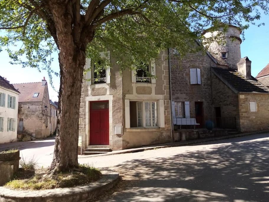 Gite Sous L' Orme Asquins ภายนอก รูปภาพ